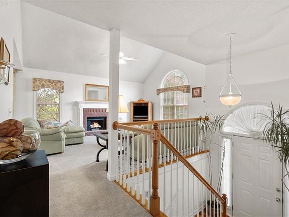 3rd image of 130 Orchard Way SE