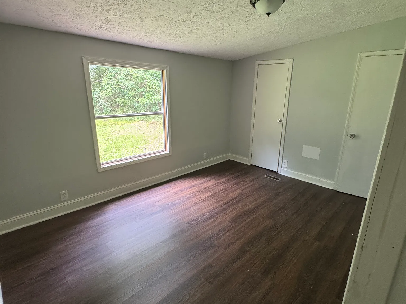 4 bed, 1800 sqft, $1,100 — Photo 3