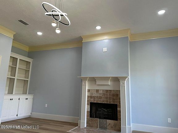 2nd image of 124 Holmar Dr