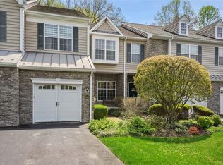 880 Huntington Dr, Fishkill, NY 12524