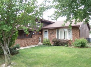 910 W McKinley Rd, Ottawa, IL 61350