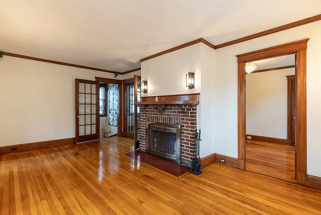 3 bed, 1.0 bath, 1182 sqft, $2,800 — Photo 3