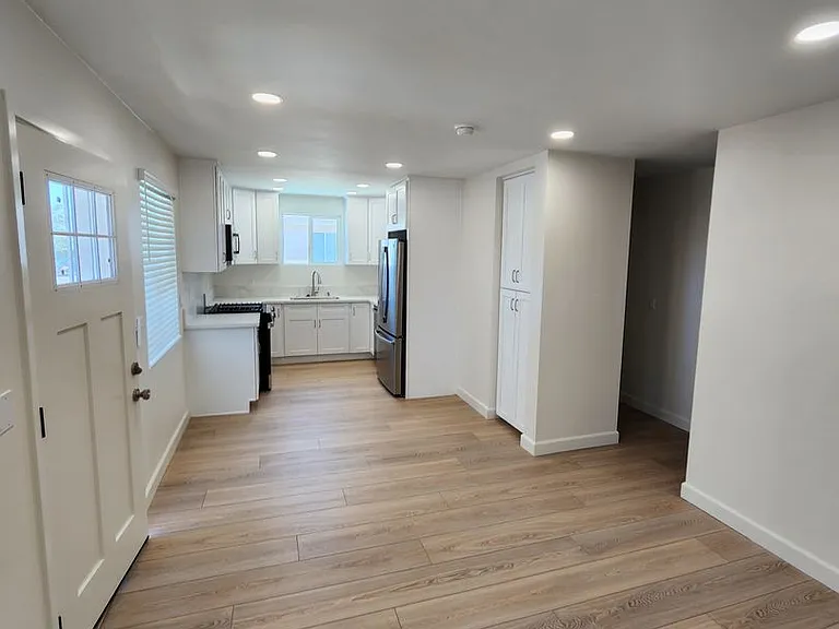 1531 Burton Street — Photo 2