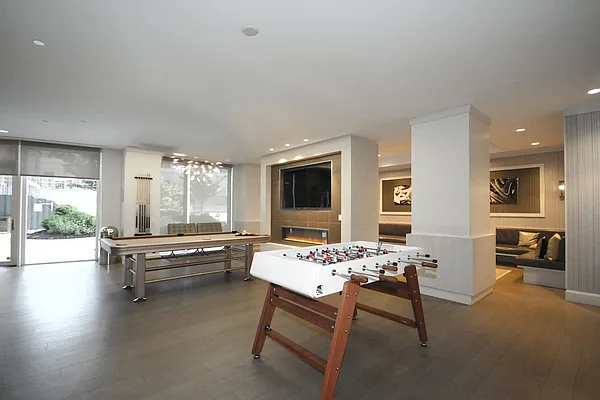 Rented by Red Apple Group | media 12