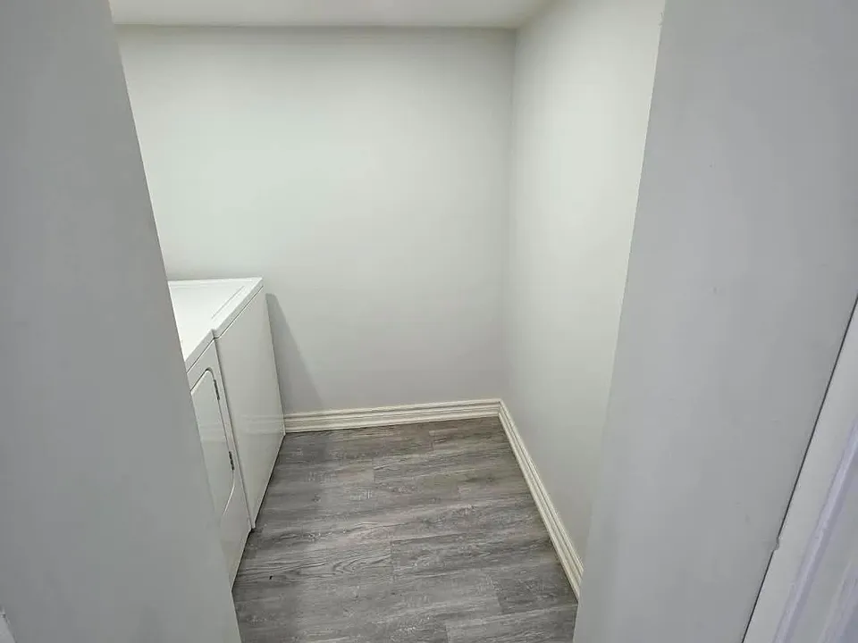 214 Ravenscroft Rd #BASEMENT