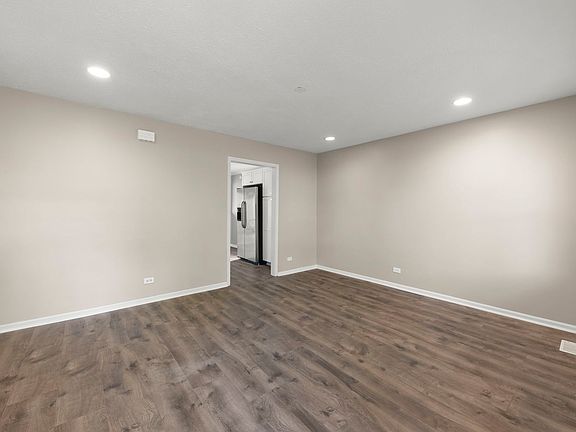 3rd image of 144 Garden Dr