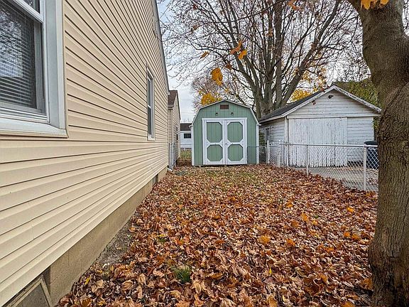 2nd image of 209 N Young St
