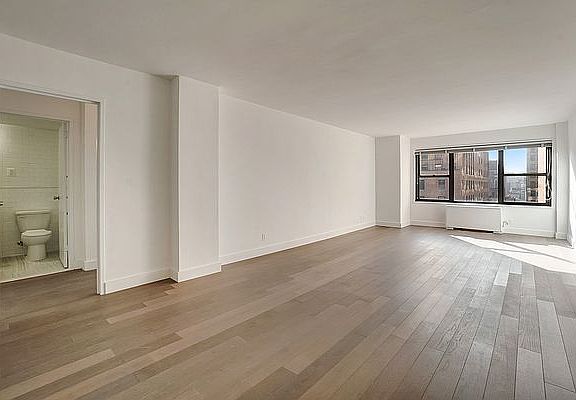 3rd image of 120 E 34th St APT 4C