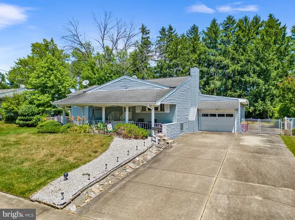 10 Barclay Dr, Turnersville, NJ 08012