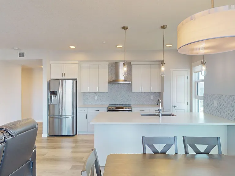 216 Carrington Cres NW — Photo 2