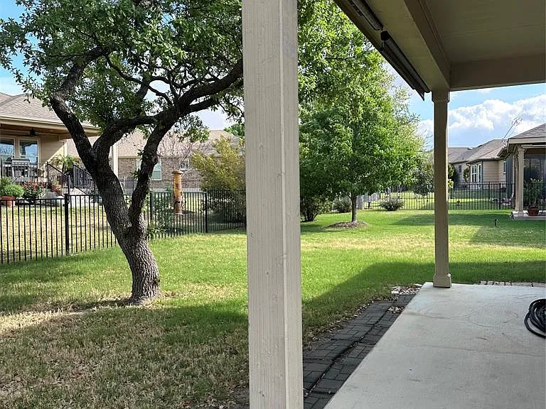 410 Holiday Creek Ln — Photo 24