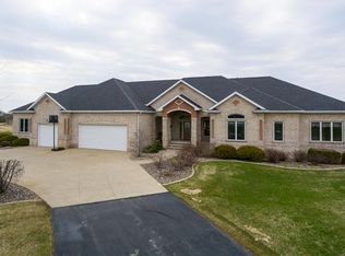 W6986 Hickory Nut Trl, Appleton, WI 54914