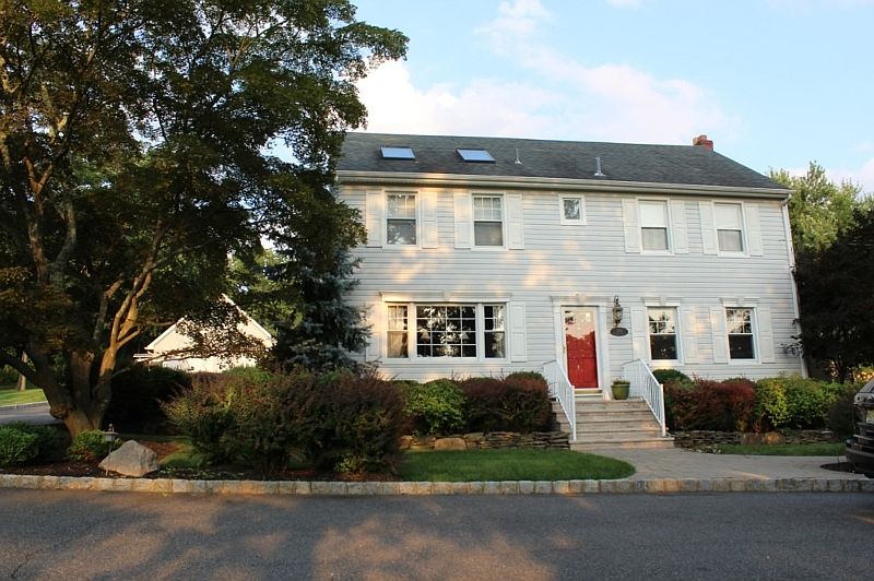 1st image of 276 Beaufort Ave