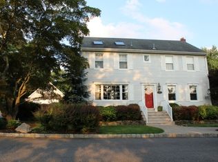 276 Beaufort Ave, Livingston, NJ