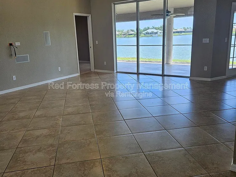 2613 SW 15th Ave — Photo 4