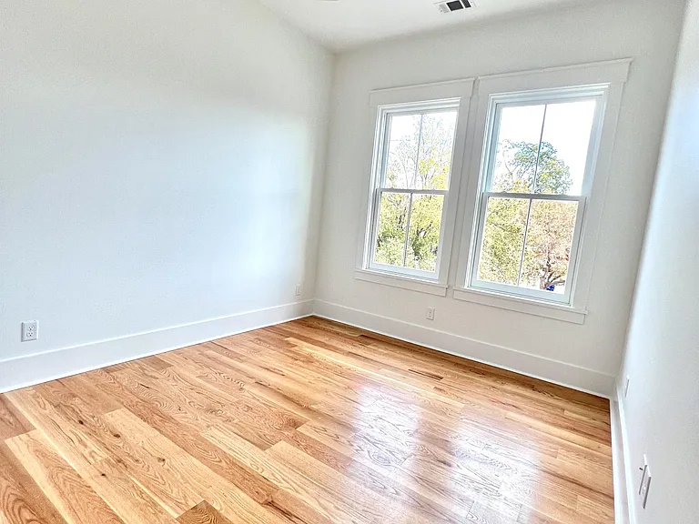 120 E Duffy St #C — Photo 12
