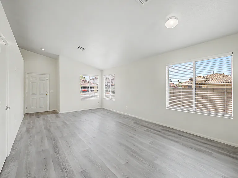 12402 N 41st Ave — Photo 10