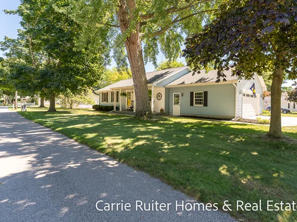 17232 W Spring Lake Rd, Spring Lake, MI 49456