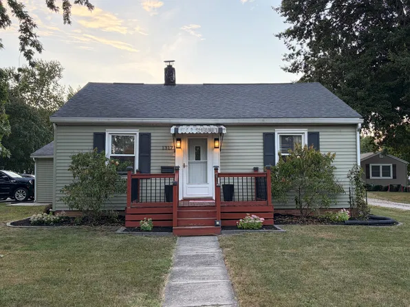 1317 S 14th St, Mattoon, IL 61938