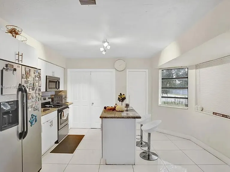 2552 Wiley St — Photo 3