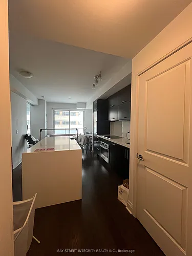 1080 Bay St #701 Photo 1