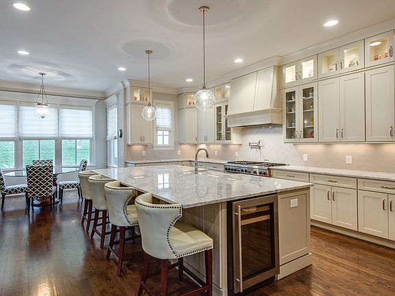 3rd image of 314 Lionheart Ct