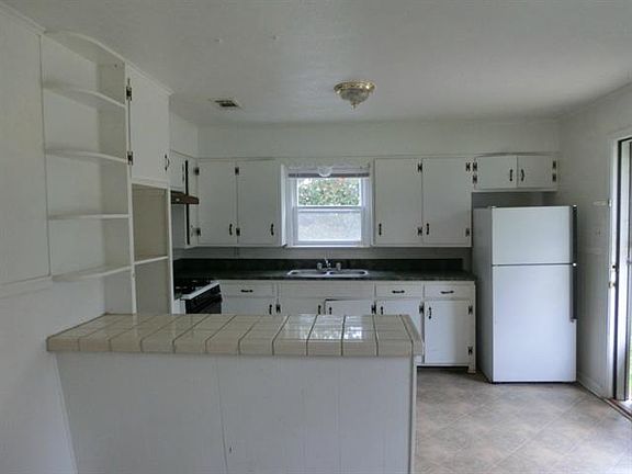 3rd image of 2821 W 5th Ave