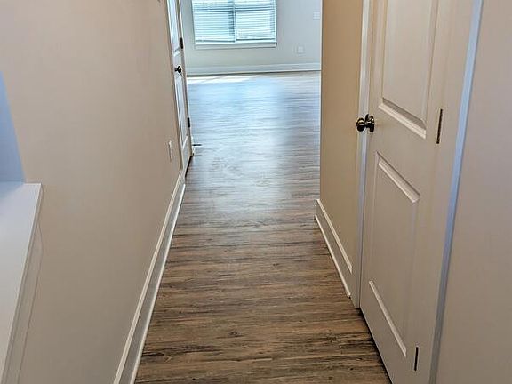 2nd image of 906 Hillman Ln #1