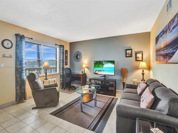 17001 NE 13th Ave APT 207, Miami, FL 33162