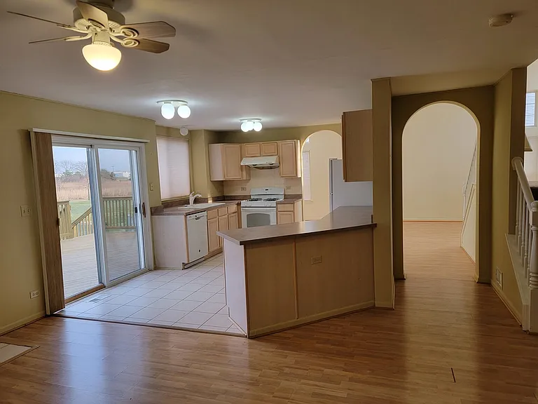 2135 Feldott Ln — Photo 8