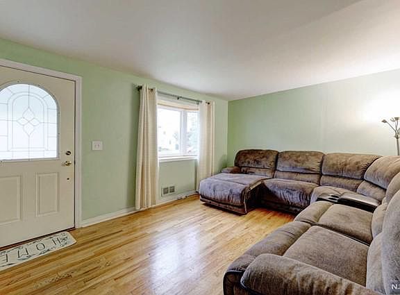 3rd image of 83 Hamilton Ave