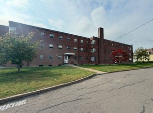 579 Center St APT B5, Manchester, CT 06040