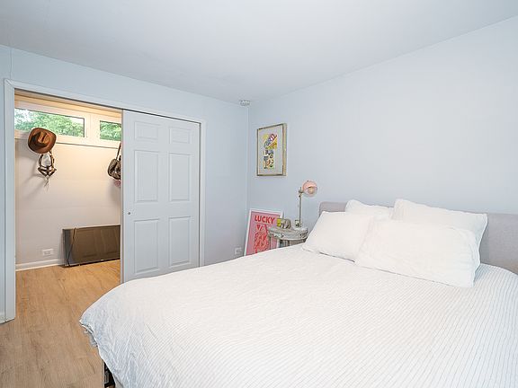 3rd image of 701 Mount Pleasant Rd