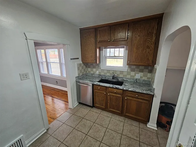 1100 S Perry St #A — Photo 12