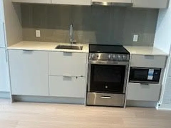 448 Burnhamthorpe Rd W, Mississauga, ON