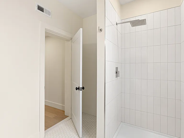 300 Kings Hwy E #B — Photo 9