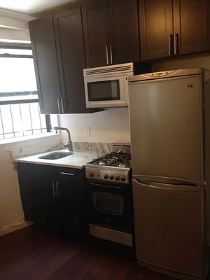 Rented by Manhattan Residential Group | media 10