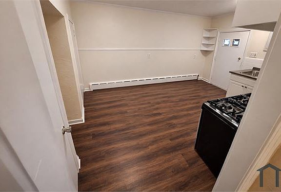 3rd image of 2779 Glen Mawr St