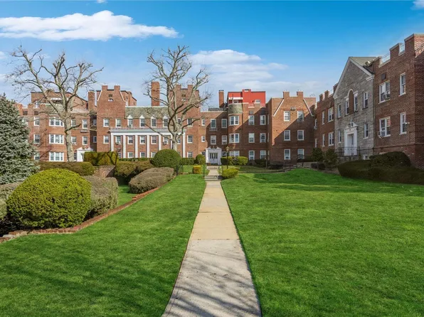 102 S Village #2A, Rockville Centre, NY 11570