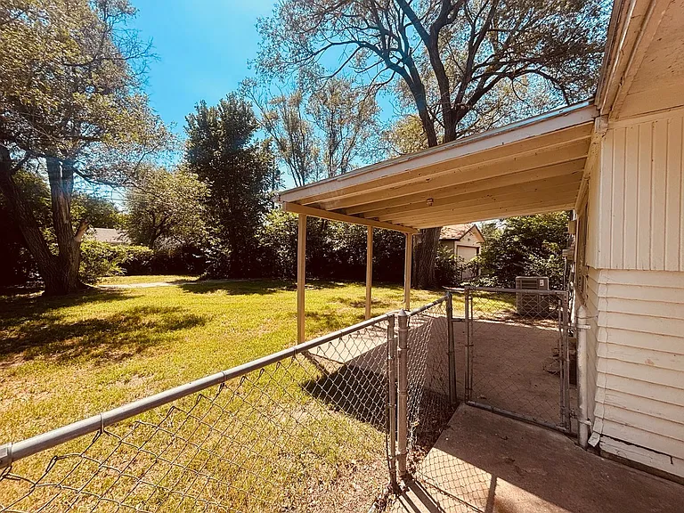 3242 S Millwood Ave — Photo 9