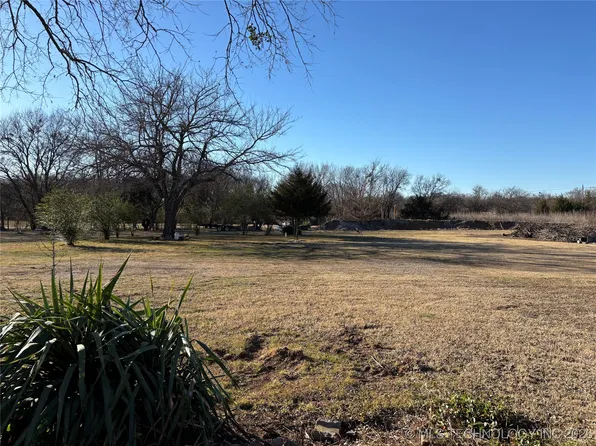 1 Pine St, Caddo, OK 74729