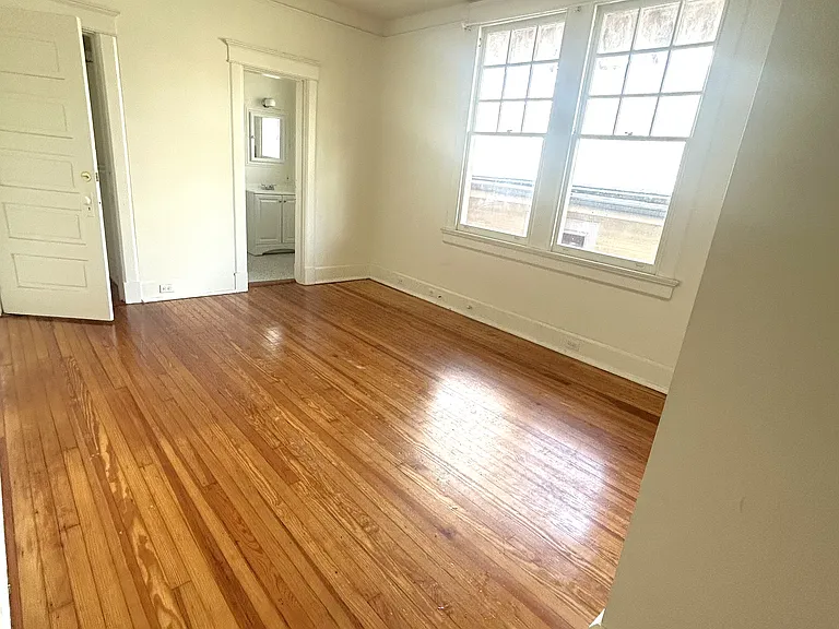 1033 Broadway St #1033 — Photo 9