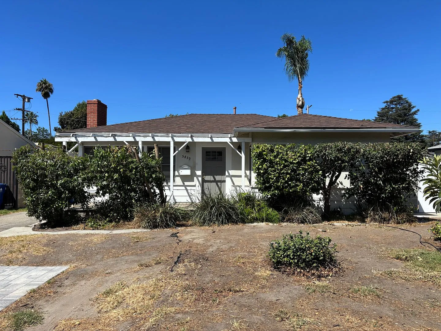 Bright 2-Bedroom Valley Village Home with Large Backyard, Central A/C & Private Driveway $3,995/M... — Photo 4