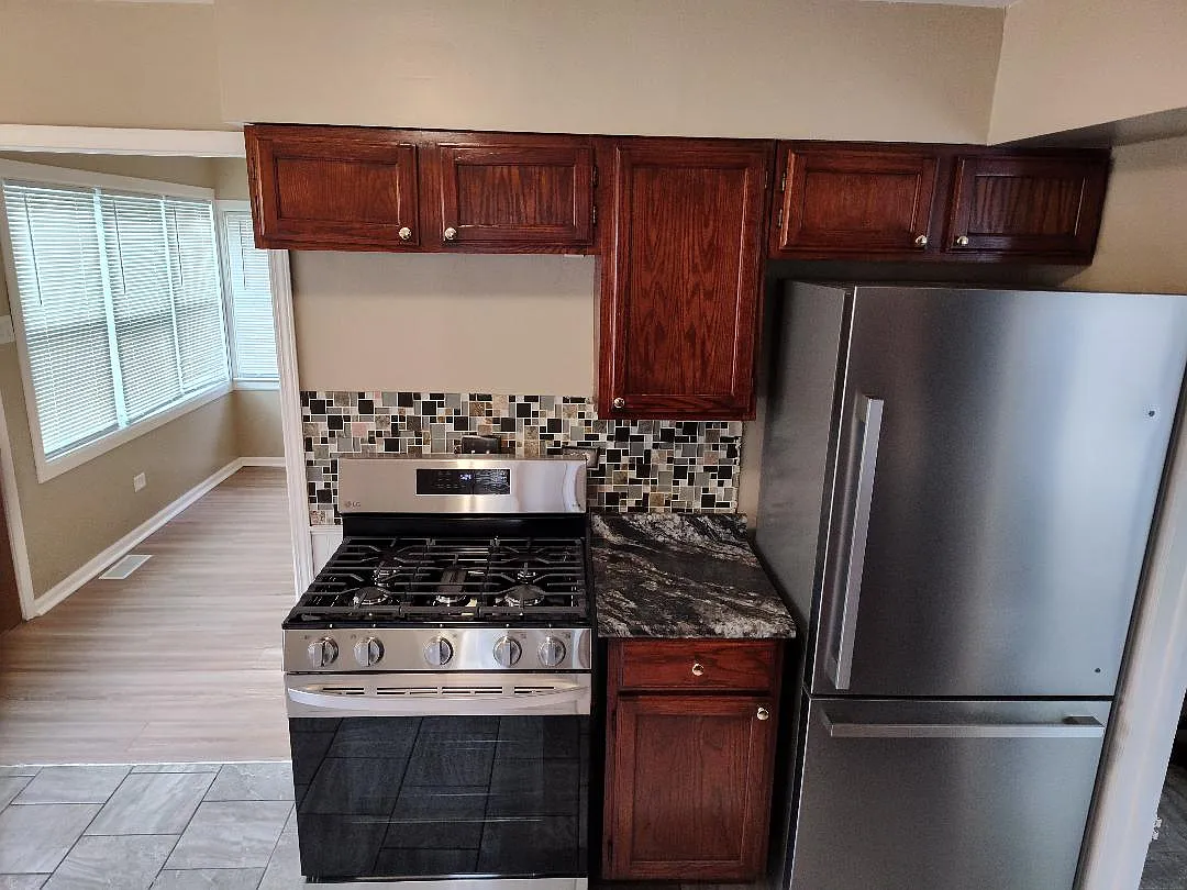 3 bed, 1025 sqft, $1,850 — Photo 3