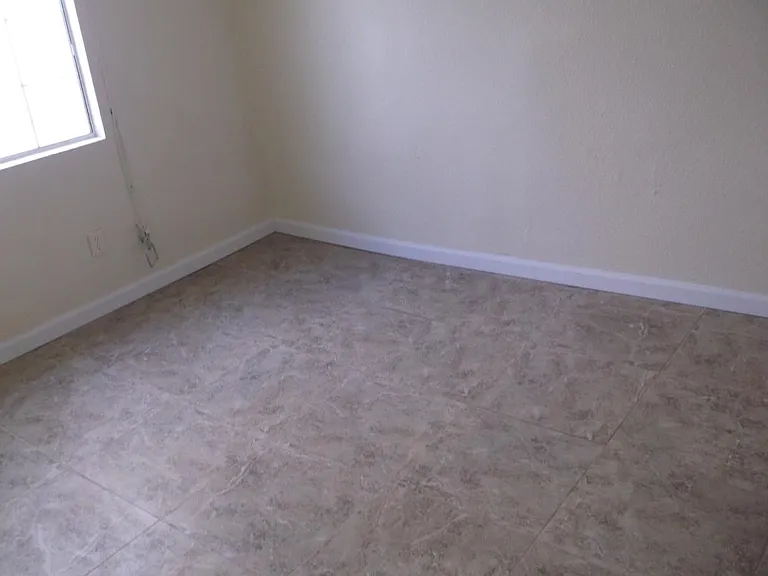 10343 Grape St — Photo 4