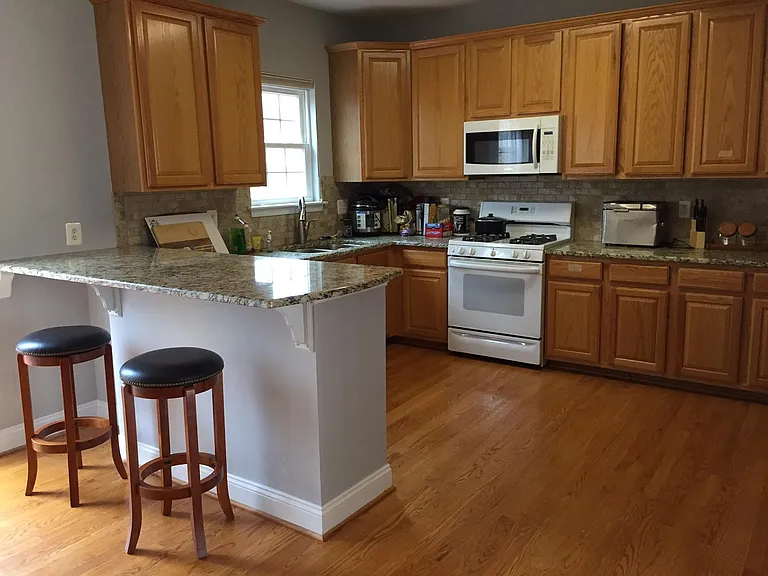 Capstone Cir — Photo 1