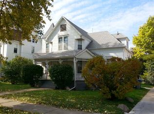 105 S 3rd St, Champaign, IL 61820