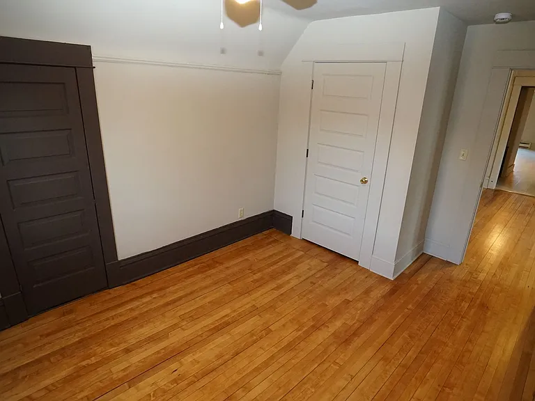 345-347 W Doty St — Photo 5