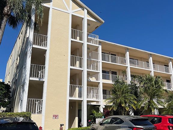 5th image of 7351 Kinghurst Drive #302