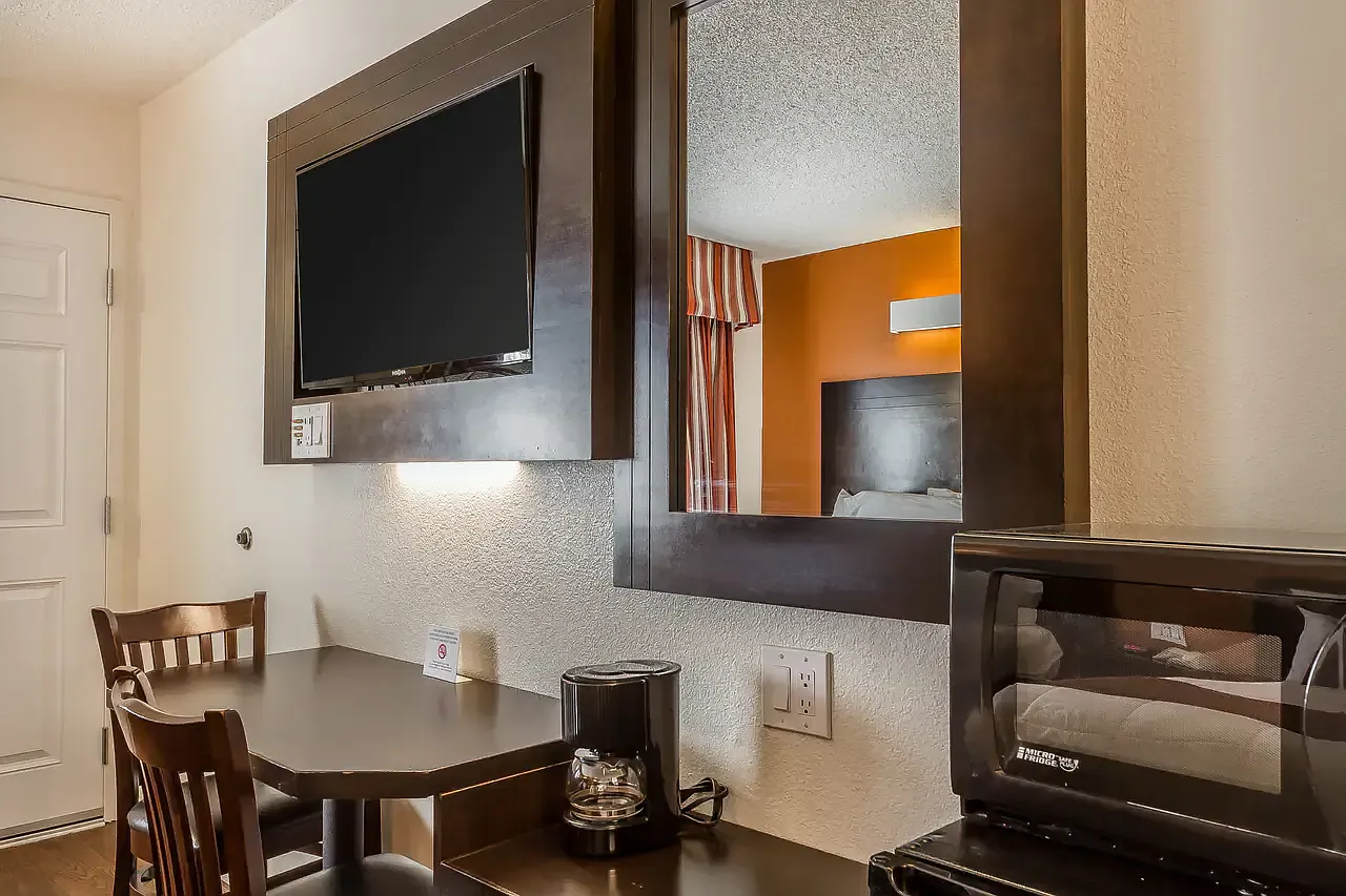 University Inn — Photo 4